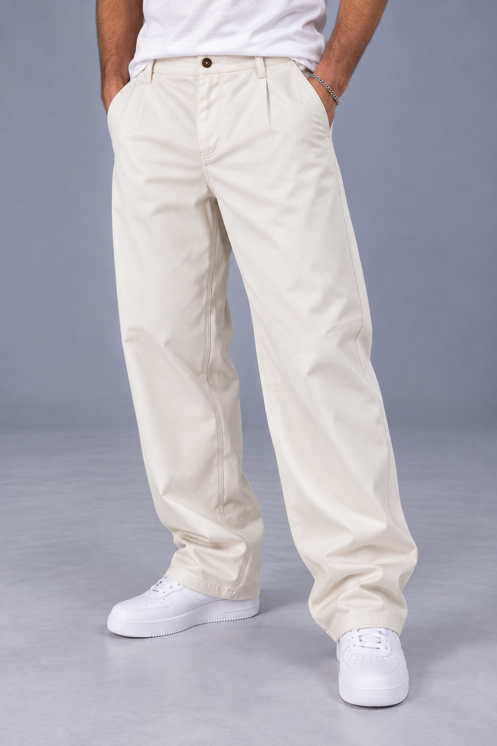 Pantalone CHROY panna a gamba ampia indossato